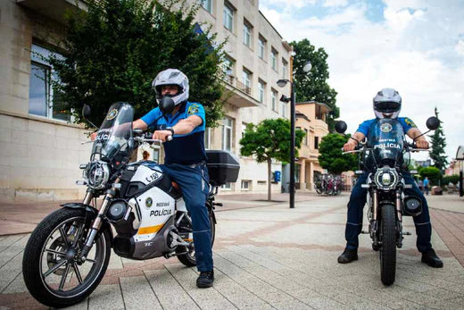 E-motocykly pro městskou policii: inovativní řešení v Popradu, Michalovcích a Prostějově